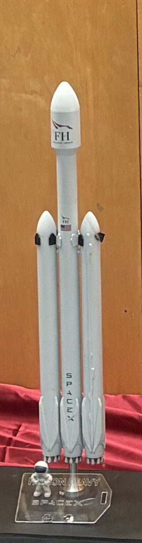 Falcon Heavy 1:144 scale rocket model